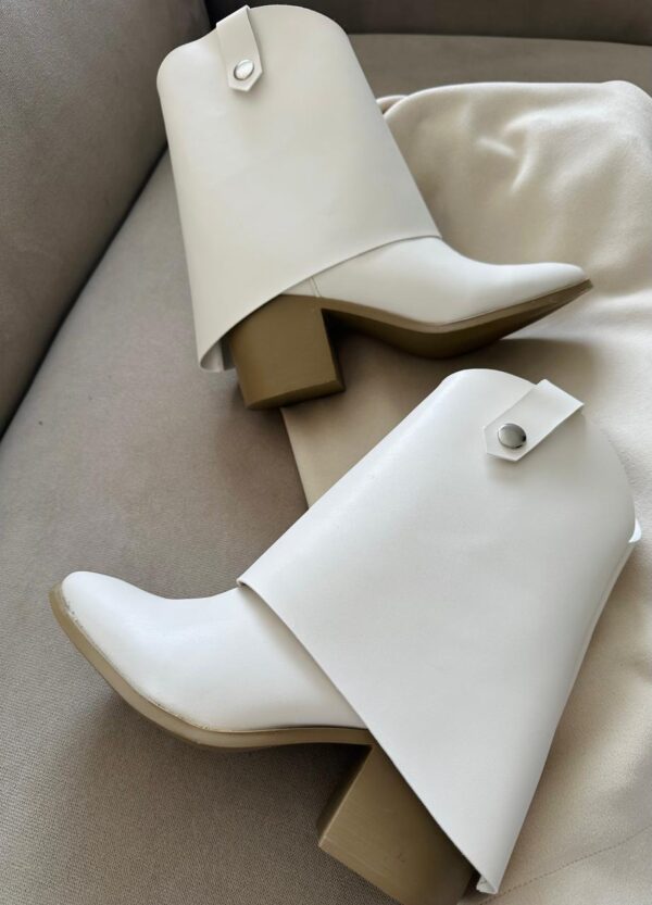 BOTA  CAPA ARIA WHITE