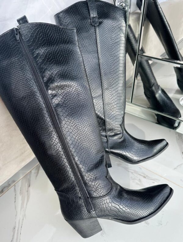 BOTA DAYA NEGRA